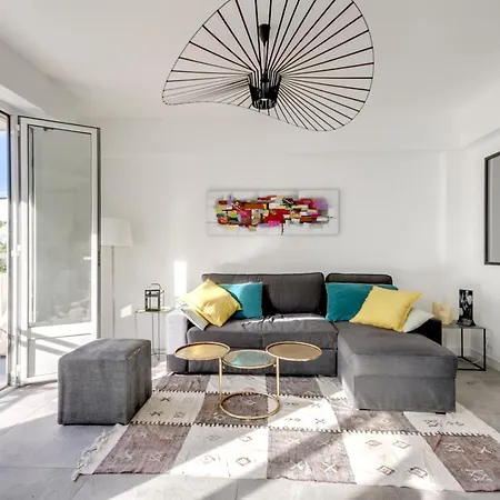 Apartment Centre-ville - *